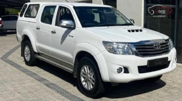 Toyota Hilux D4D 3,0 L - Budget Travelers